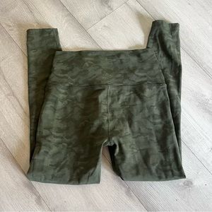 Beyond yoga wild life camouflage yoga pants caught in the midi